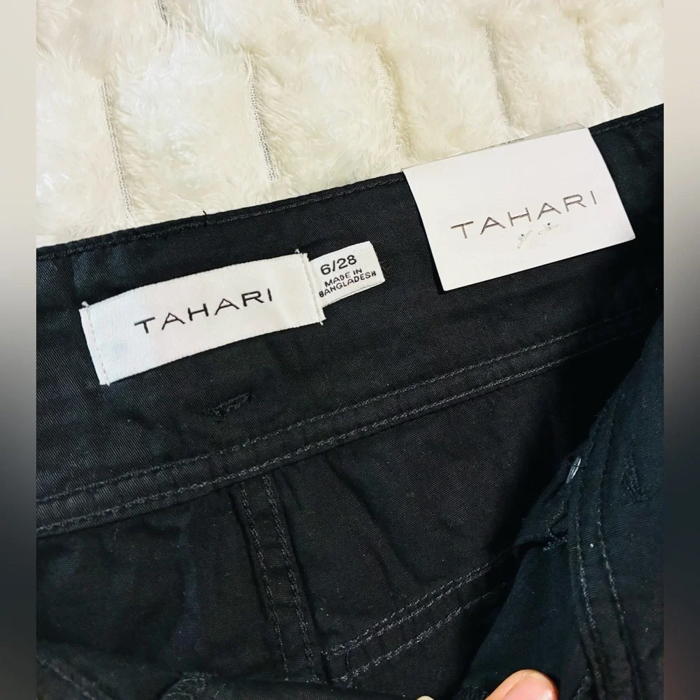 Tahari Black Bermuda Shorts - Size 6/28